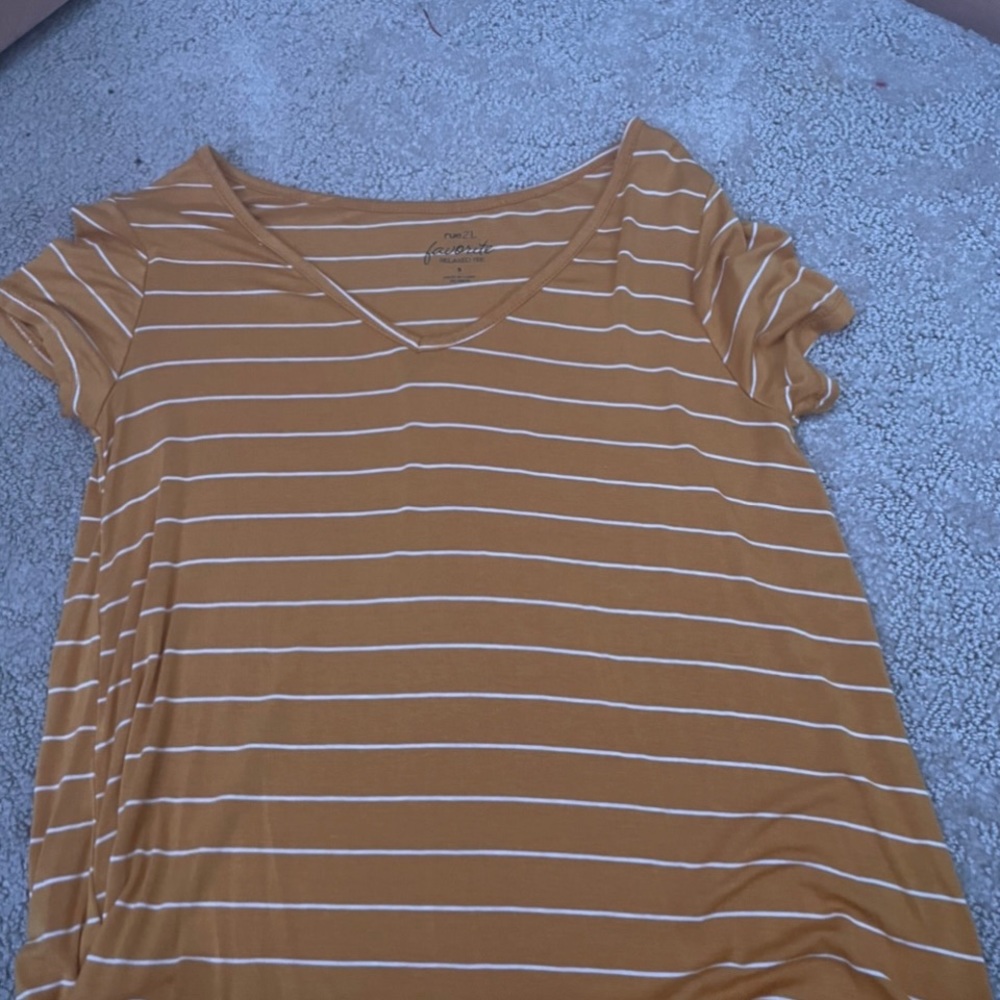 I’m selling this shirt brand new never worn good condition!